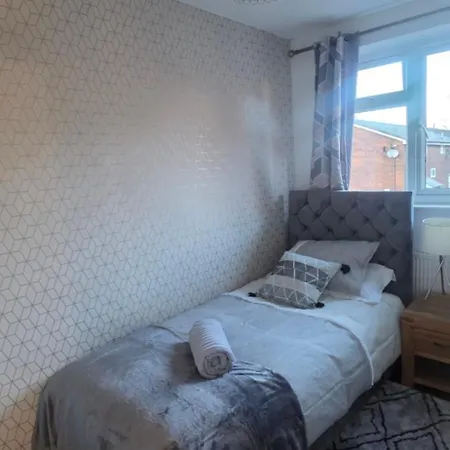 Casa Havilah - Contractor House Sleeps 4 Parking * مانشستر