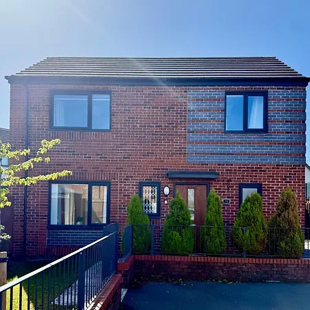 Sanctuary - 3br House With Private Parking *