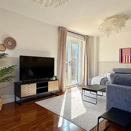 Sanctuary - 3br House With Private Parking Manchester