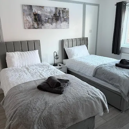 Modern Near Centre, Etihad Co-op Live *