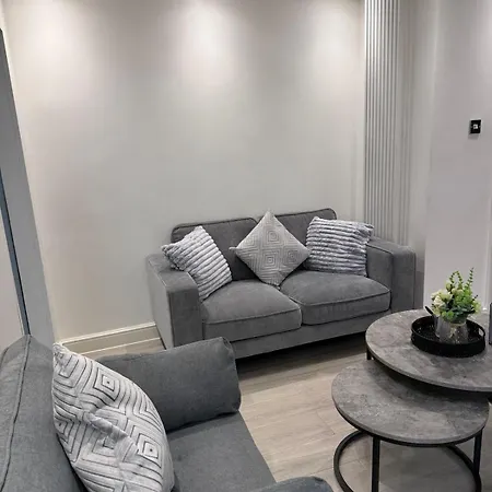 Modern Near Centre, Etihad Co-op Live