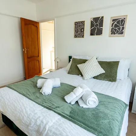 3 Bed Near Etihad, Long And Short Term Free Parking And Sleeps 6 بيت للعطل مانشستر