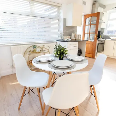 3 Bed Near Etihad, Long And Short Term Free Parking And Sleeps 6 * مانشستر