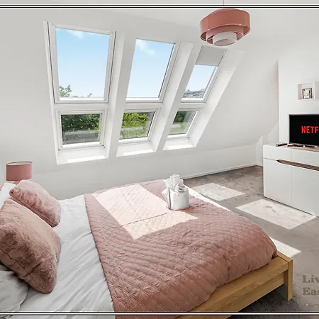 Dom wakacyjny Stylish Riverside 4br With Hot Tub And Free Parking - Sleeps 8