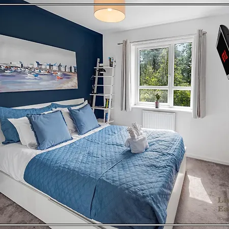 Dom wakacyjny Stylish Riverside 4br With Hot Tub And Free Parking - Sleeps 8 Manchester