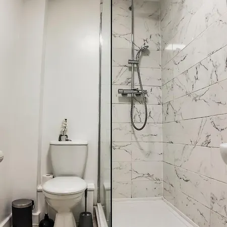 Stylish In Vibrant Salford, بيت للعطل *