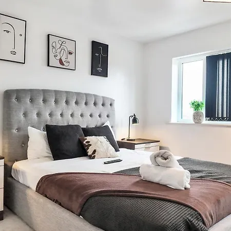 Stylish In Vibrant Salford, بيت للعطل *