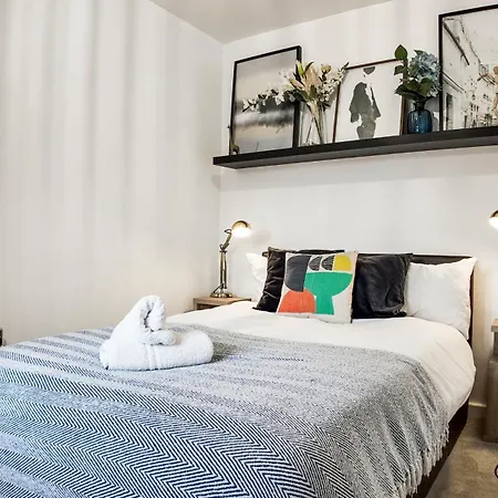 بيت للعطل Stylish In Vibrant Salford,