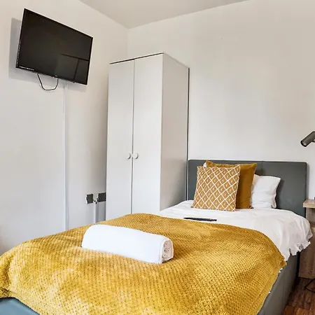 Stylish In Vibrant Salford, بيت للعطل *