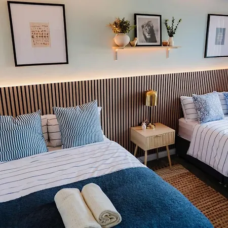 بيت للعطل Stylish 3-bedroom For Groups With Parking, Greater