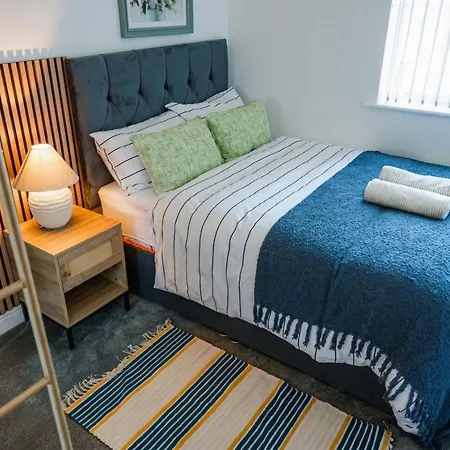 Stylish 3-bedroom For Groups With Parking, Greater مانشستر