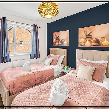 Stylish Riverside 4br With Hot Tub And Free Parking - Sleeps 8 مانشستر