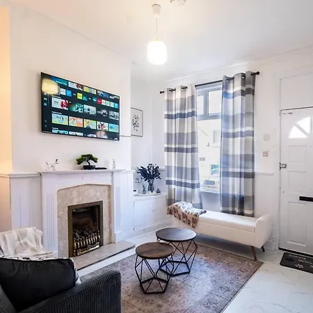 Stylish 2bdr 10m To Centre Free Parking *