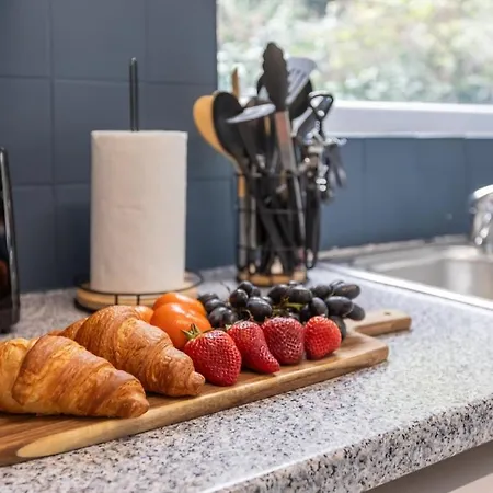 Winsick Residences Fallowfield Up To 11 Guests בית נופש