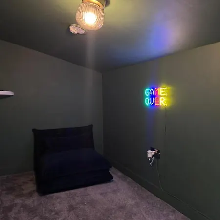 Winsick Residences Salford 3 Bed Up To 7 Guests مانشستر