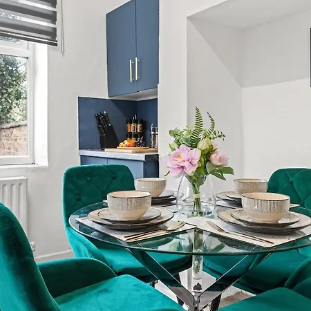 Winsick Residences Fallowfield Up To 11 Guests