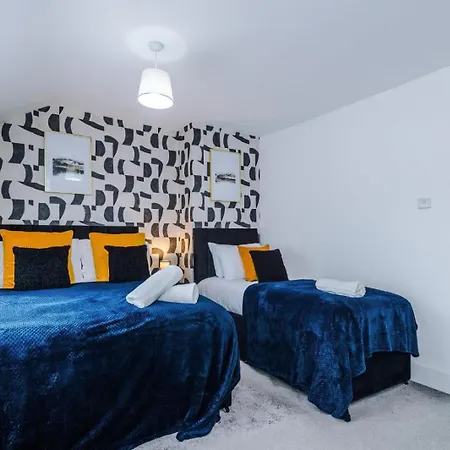 House Sleeps 7 With Garden And Free Parking