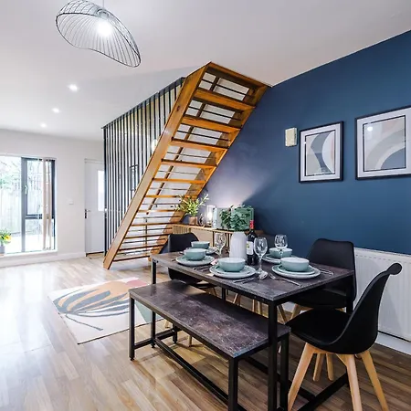 Modern 2 Bed By 53 Degrees With Parking & Garden * Manchester
