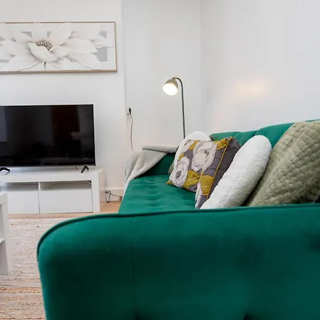 بيت للعطل 3 Bed Near Etihad, Long And Short Term Free Parking And Sleeps 6 مانشستر