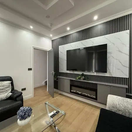 Penzion Ashfield Ii Co-living - Private Self-cater Manchester