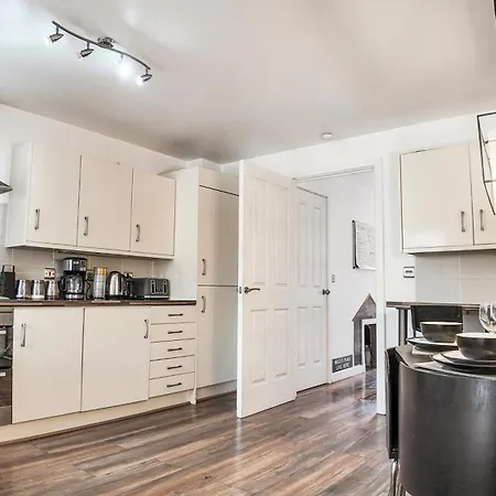 Stylish In Vibrant Salford, * مانشستر