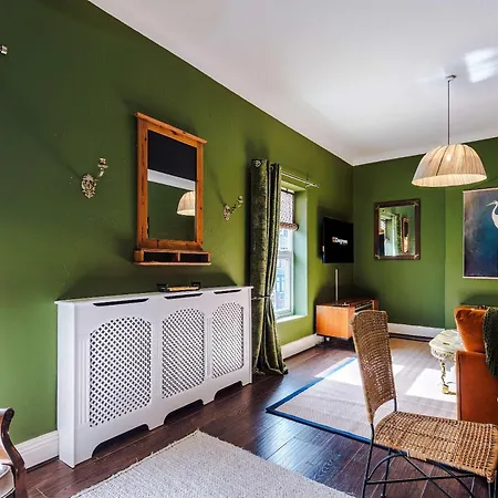 Stylish Retro Retreat By 53 Degrees In 4 Bed בית נופש *