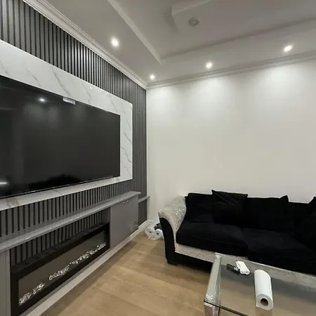 Ashfield Ii Co-living - Private Self-cater Penzion Manchester