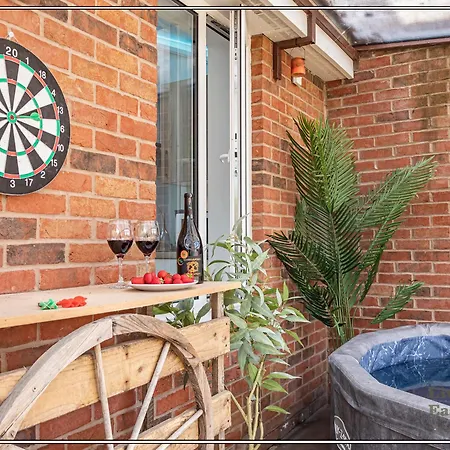بيت للعطل Stylish Riverside 4br With Hot Tub And Free Parking - Sleeps 8 *