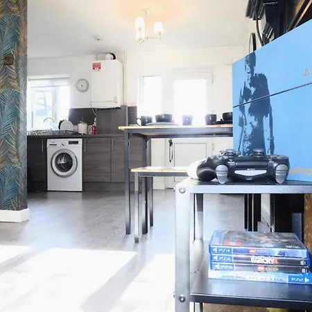 Prázdninový dům 2bdr House 4 Beds & Sofa With 3 Tvs Netflix Ps4 Free Parking Near Mcr Ao Arena