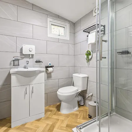 2bed - Sleeps4 *