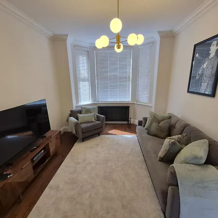 Arena House 3bd With Games Walk To Coop Eithad