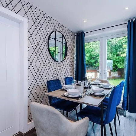 House Sleeps 7 With Garden And Free Parking Semesterbostad *