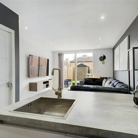 بيت للعطل 4 Bed House Pet Friendly Free Parking *