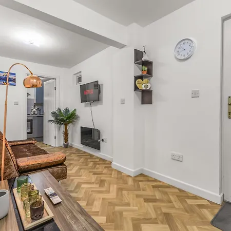 2bed - Sleeps4 *