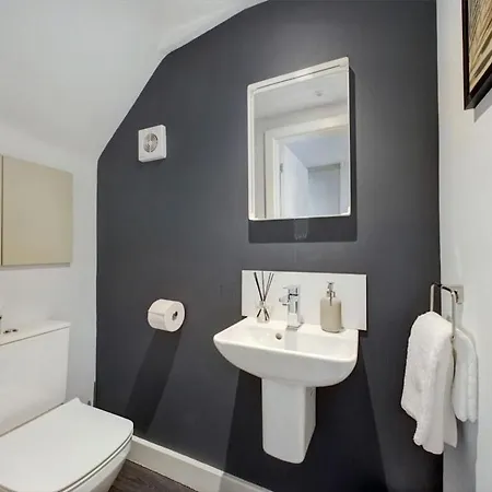 4 Bed House Pet Friendly Free Parking * مانشستر