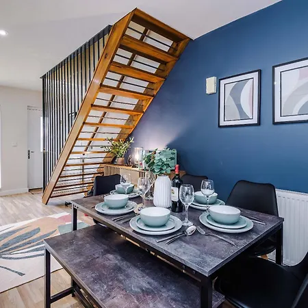 Modern 2 Bed By 53 Degrees With Parking & Garden Manchester