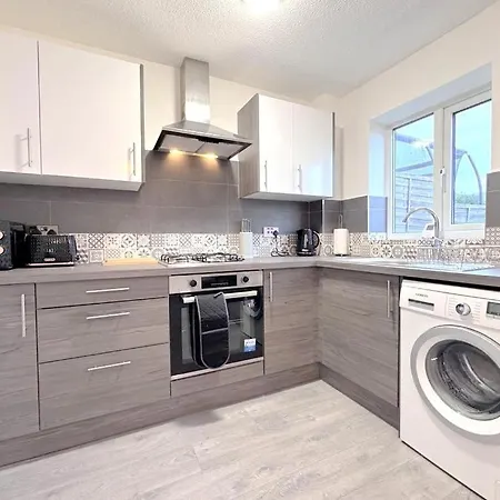 2bdr House 4 Beds & Sofa With 3 Tvs Netflix Ps4 Free Parking Near Mcr Ao Arena