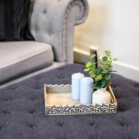 Stylish 2 Bed House In Manchester