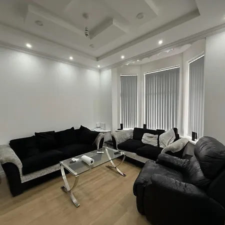 Ashfield Ii Co-living - Private Self-cater Penzion Manchester