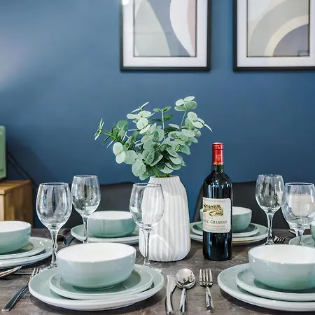 Modern 2 Bed By 53 Degrees With Parking & Garden Manchester