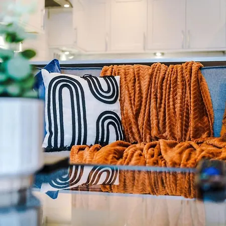 Semesterbostad House Sleeps 7 With Garden And Free Parking *