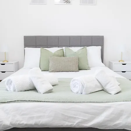 بيت للعطل Stylish 3-bed Home, Co-op Live & Etihad Garden, Free Parking And Modern Workplace *
