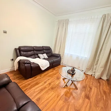 Bright Home, Modern & Spacious بيت للعطل مانشستر