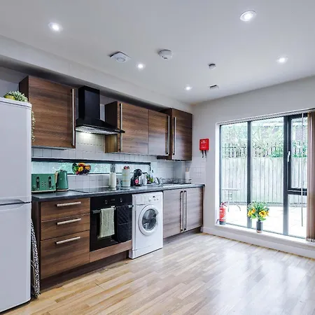 Modern 2 Bed By 53 Degrees With Parking & Garden *