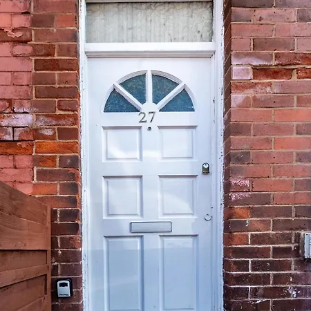 Bed & Breakfast 2 Bed House Sleeps 4 Ideal For Contractors Free Parking 10mn To Cc *