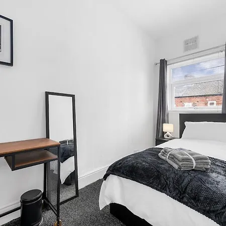 بيت للعطل Stylish 2 Bed House In