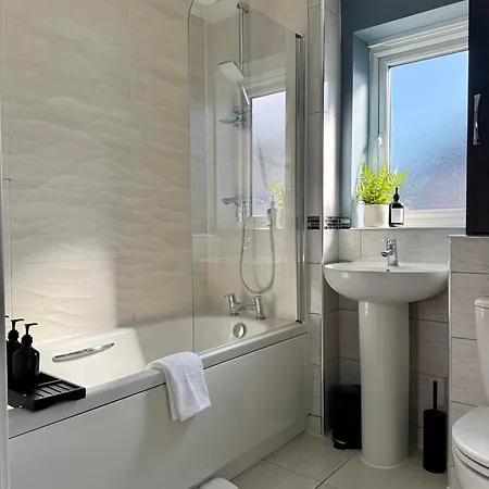 Sanctuary - 3br House With Private Parking * מנצ'סטר