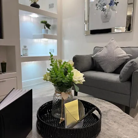 Modern Near Centre, Etihad Co-op Live بيت للعطل *