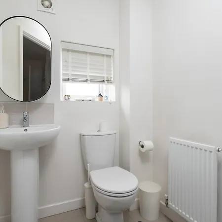 بيت للعطل Stunning 3bd - Pool Table - Salford Centre