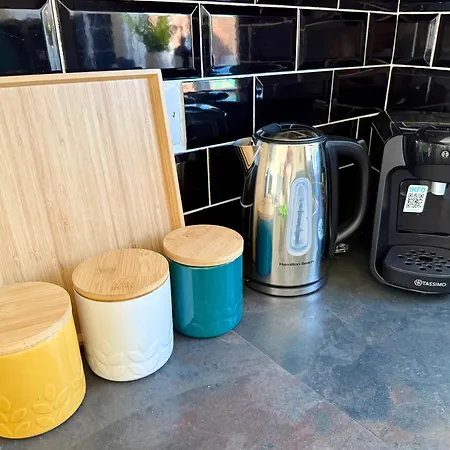 Sanctuary - 3br House With Private Parking Manchester